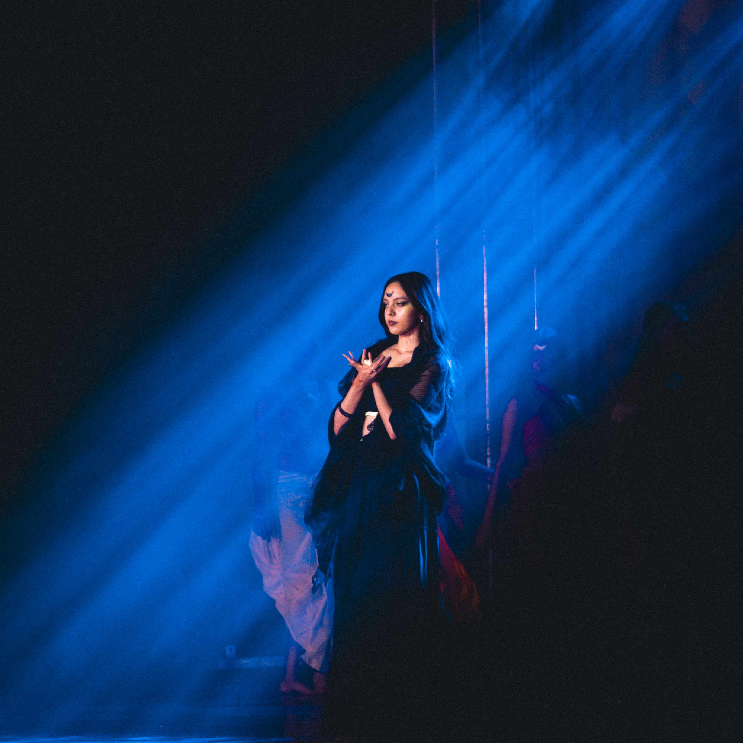 A person on a stage

AI-generated content may be incorrect.